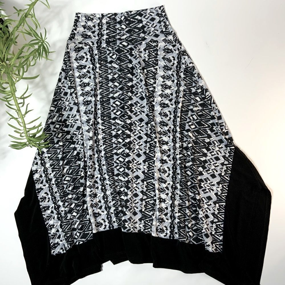AB Studio Black and White Patterned Maxi Skirt